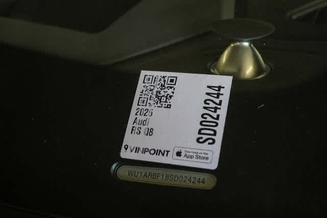 Thumbnail: 2025 Audi RS Q8 - 42