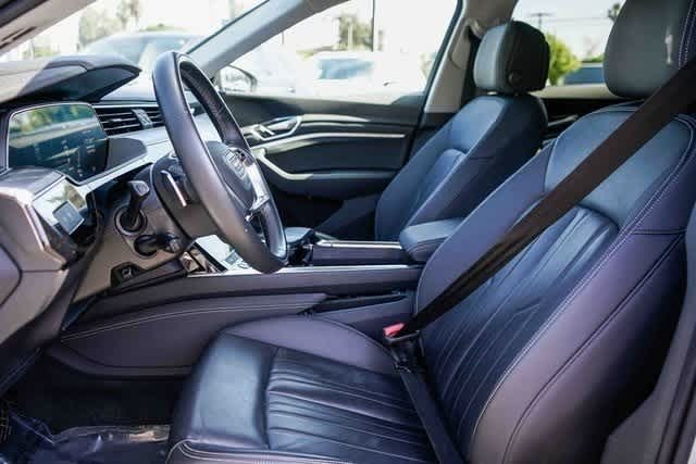 Thumbnail: 2022 Audi e-tron - 17