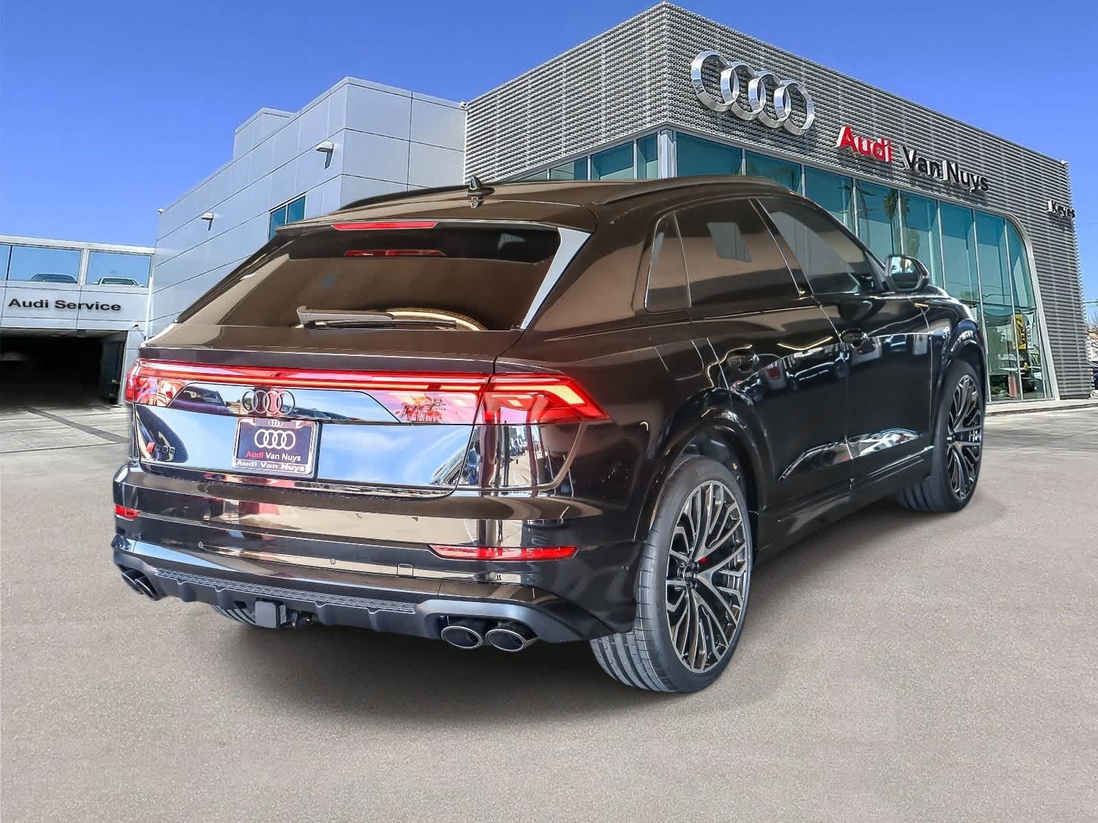 Thumbnail: 2026 Audi SQ8 - 4