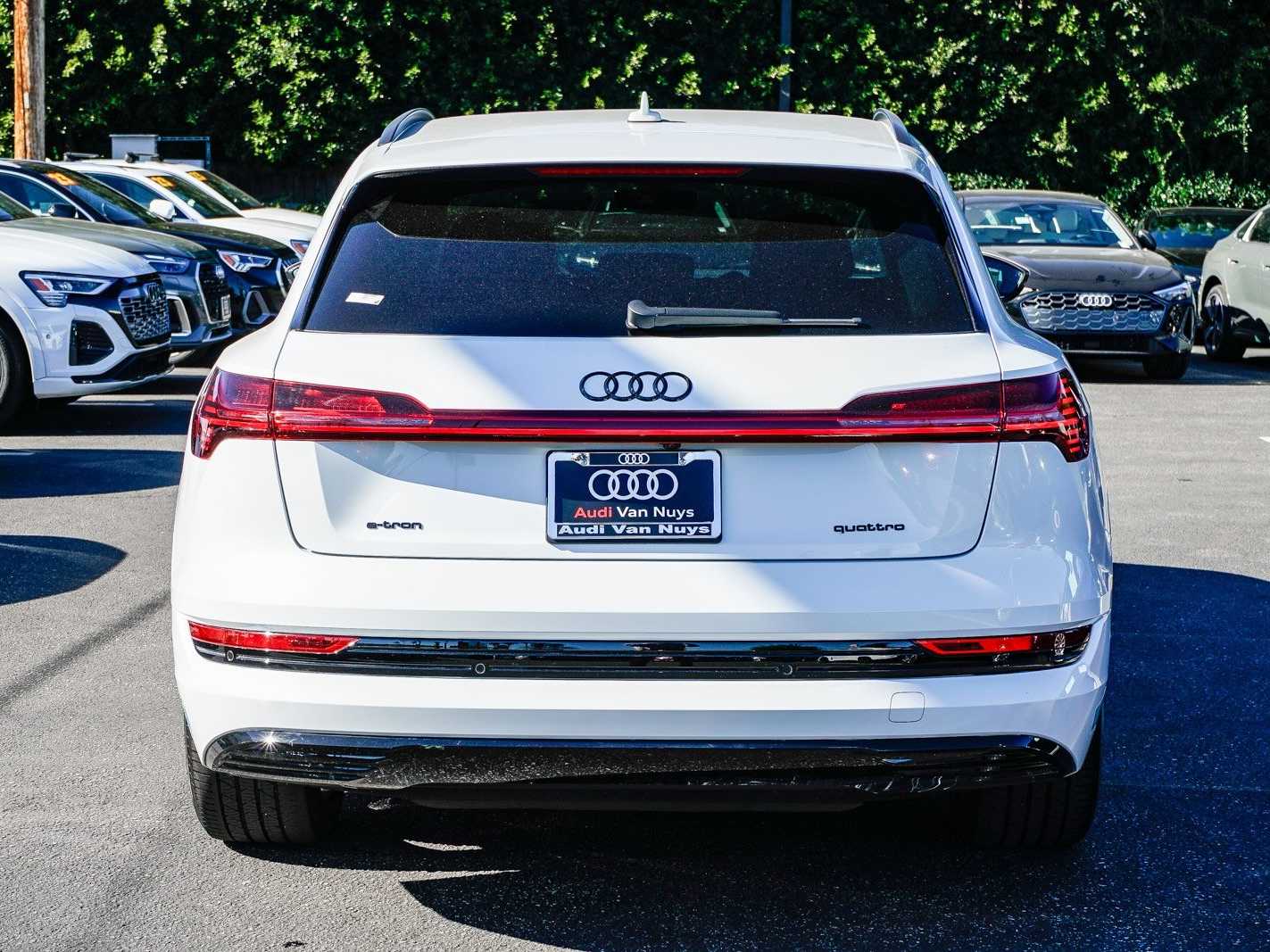 Thumbnail: 2023 Audi e-tron - 3