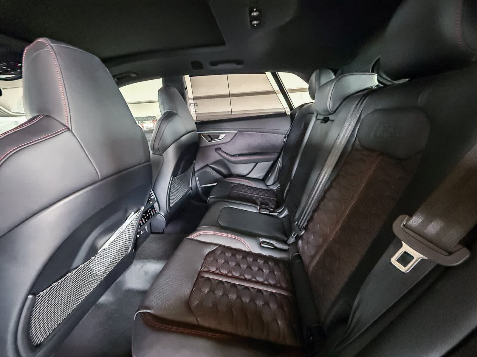 Thumbnail: 2026 Audi RS Q8 - 18