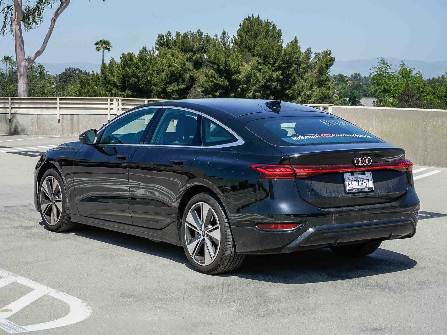 Thumbnail: 2025 Audi e-tron - 2