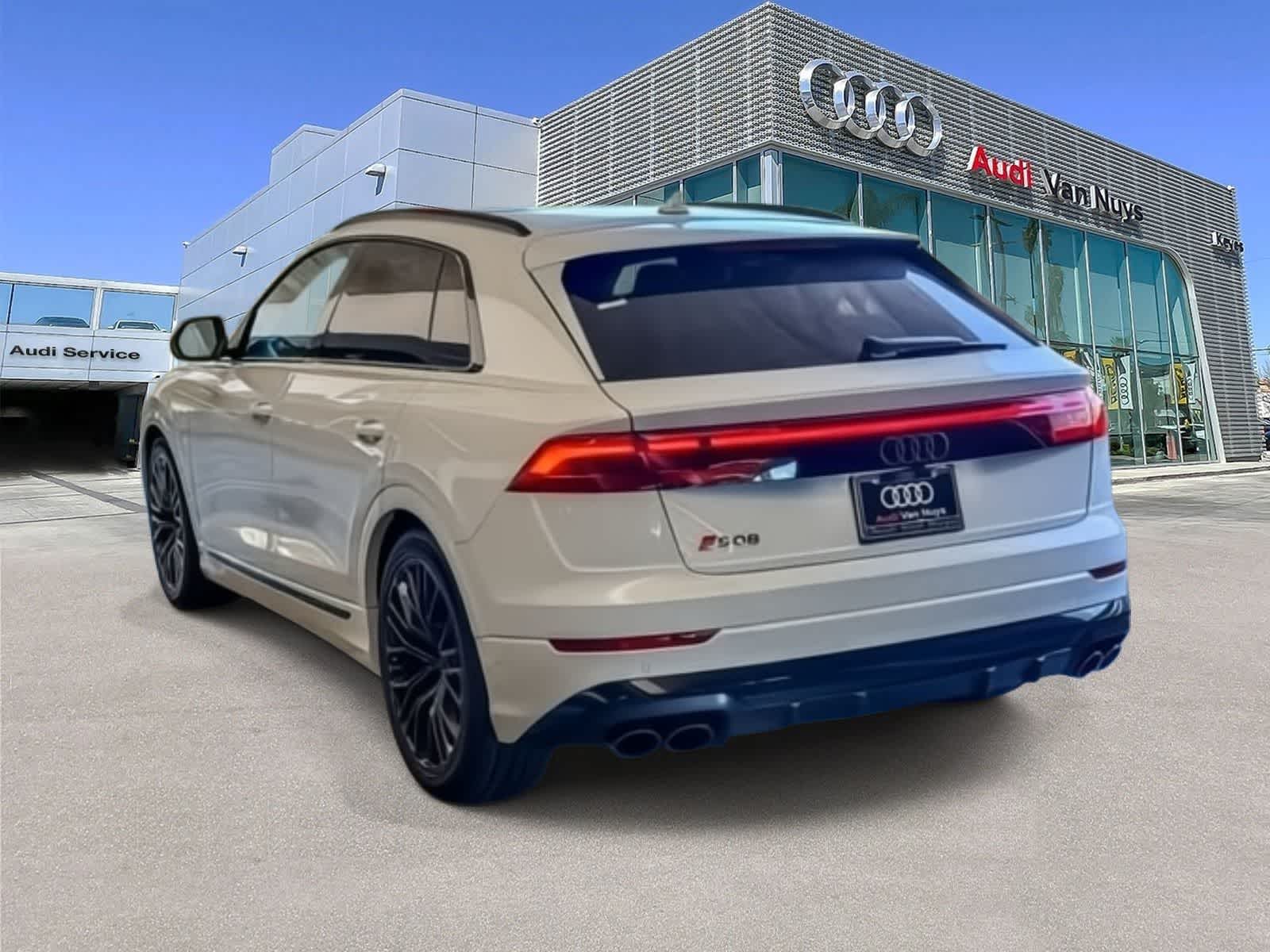 Thumbnail: 2026 Audi SQ8 - 6