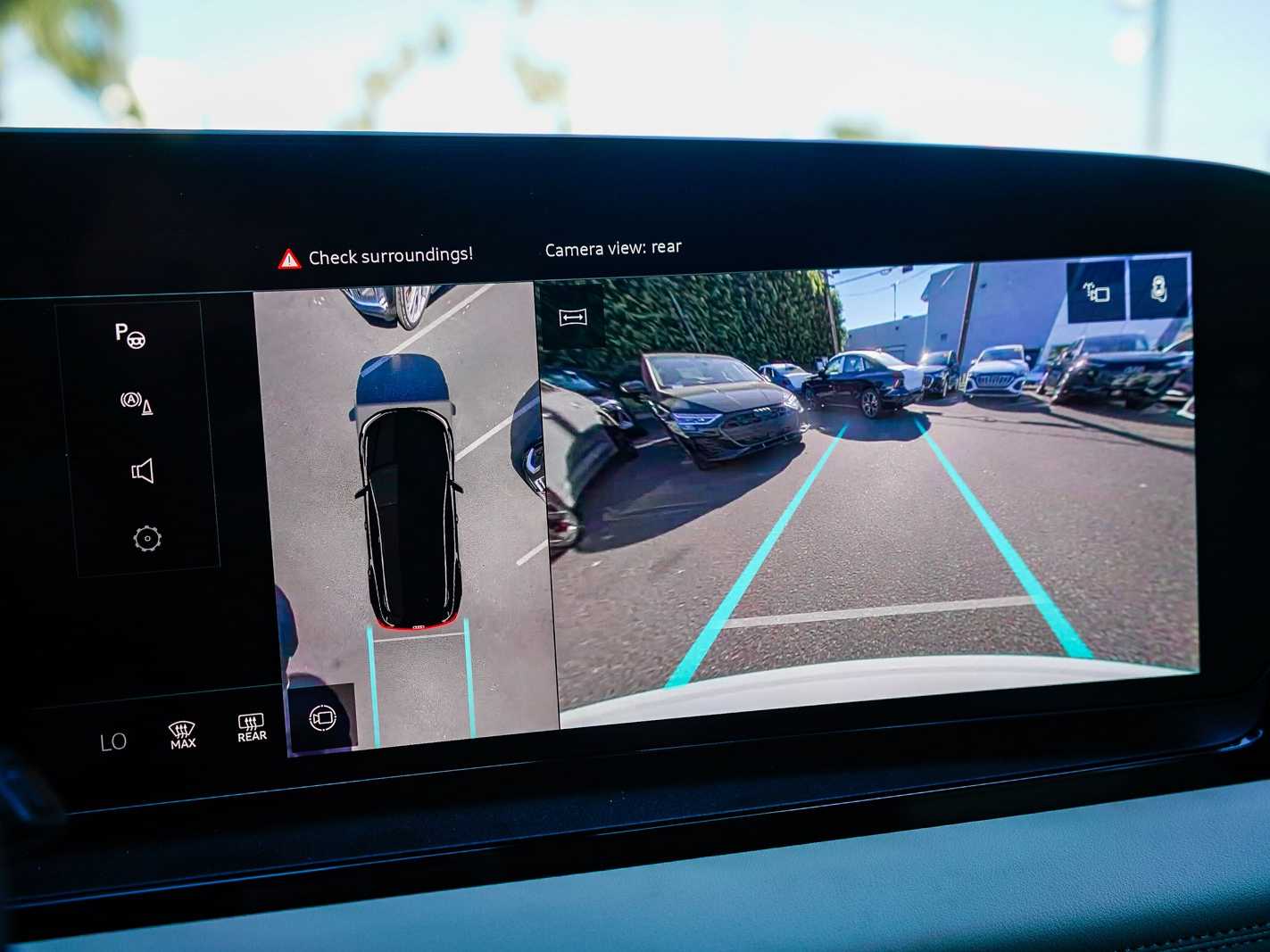 Thumbnail: 2025 Audi Q6 e-tron - 23