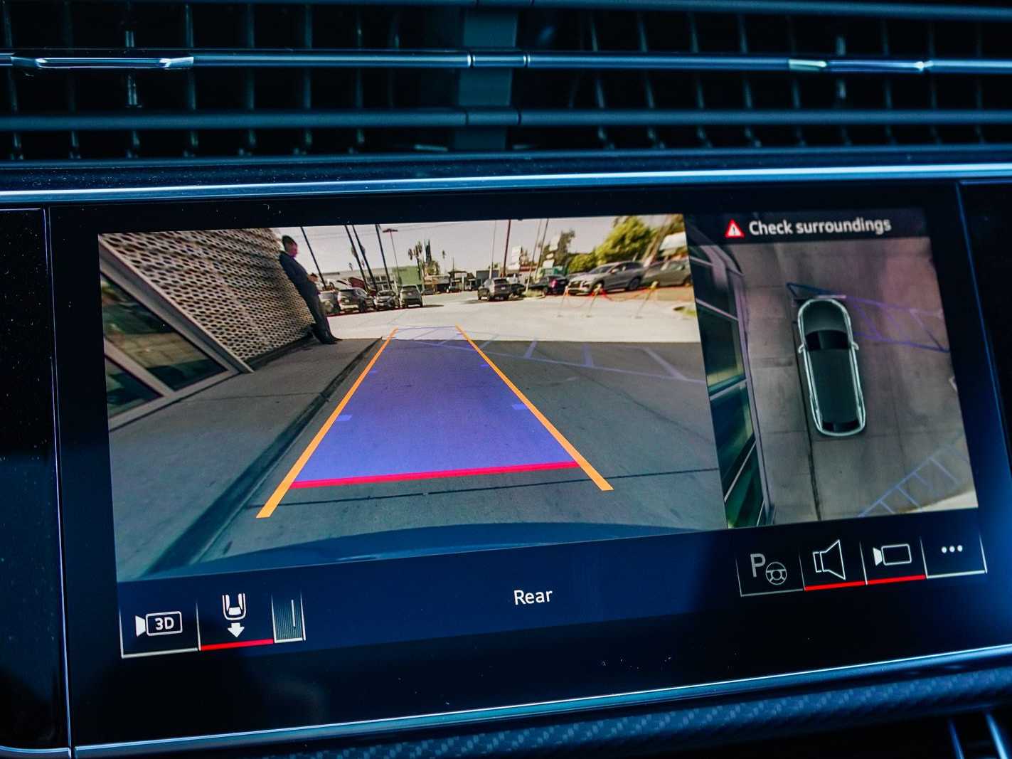 Thumbnail: 2025 Audi RS Q8 - 22