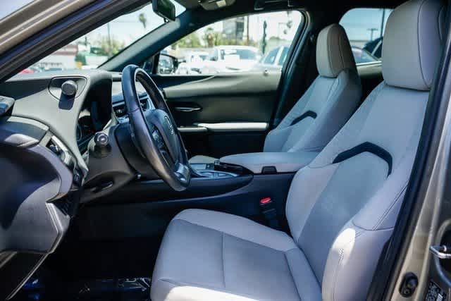 Thumbnail: 2020 Lexus UX - 16