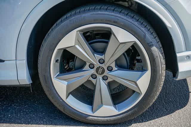 Thumbnail: 2026 Audi Q4 e-tron - 10