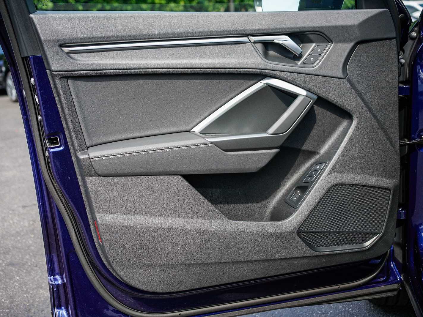 Thumbnail: 2025 Audi Q3 - 19