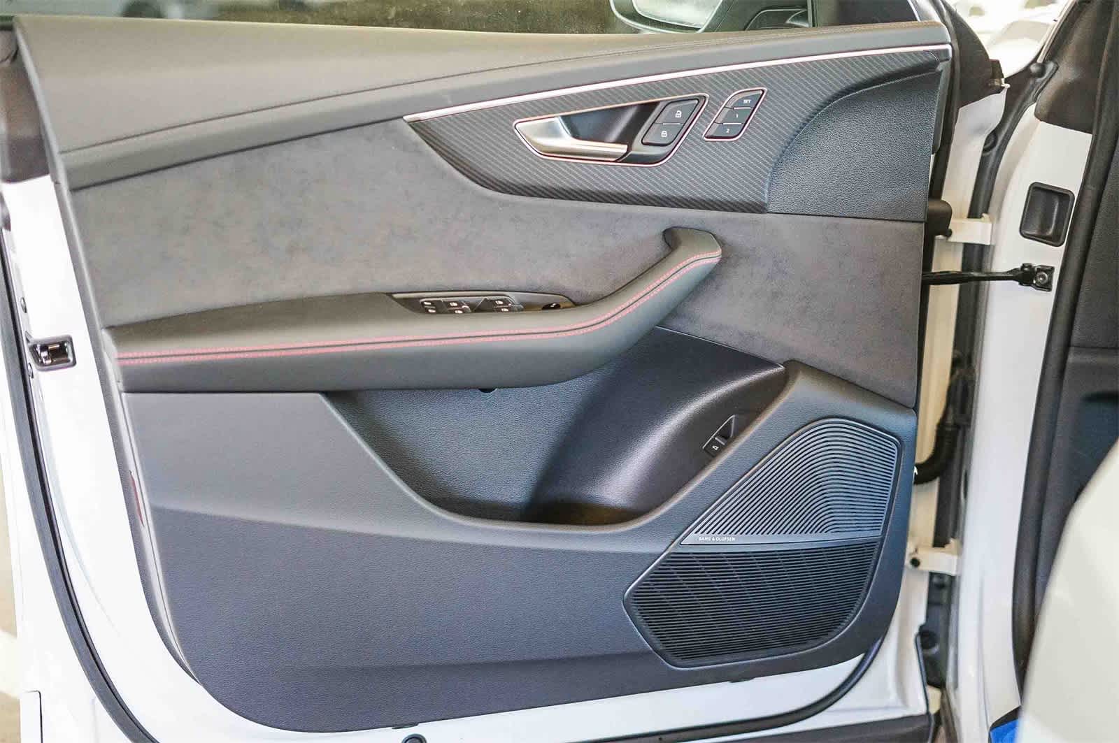 Thumbnail: 2025 Audi RS Q8 - 23