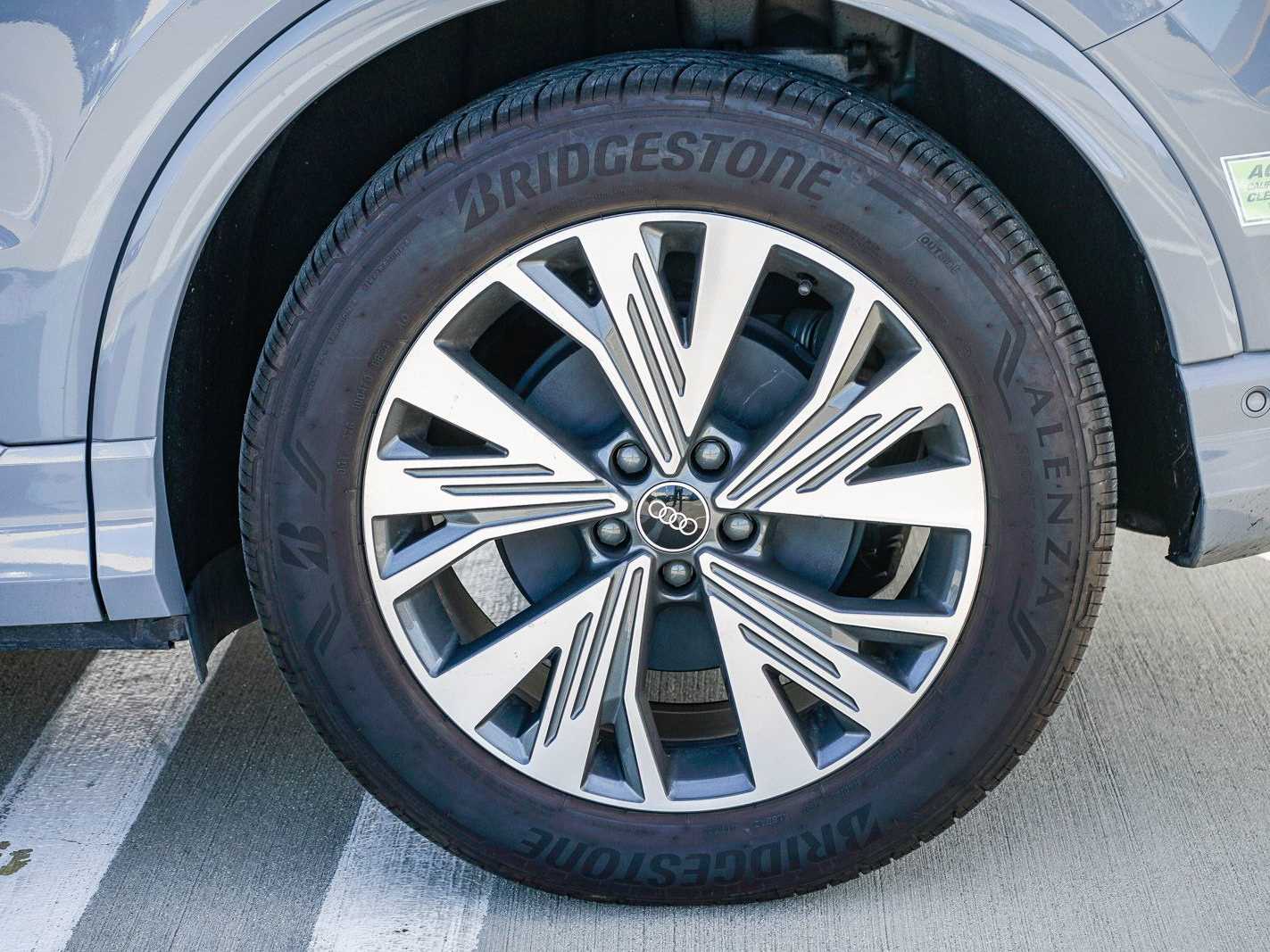 Thumbnail: 2023 Audi Q4 e-tron - 10