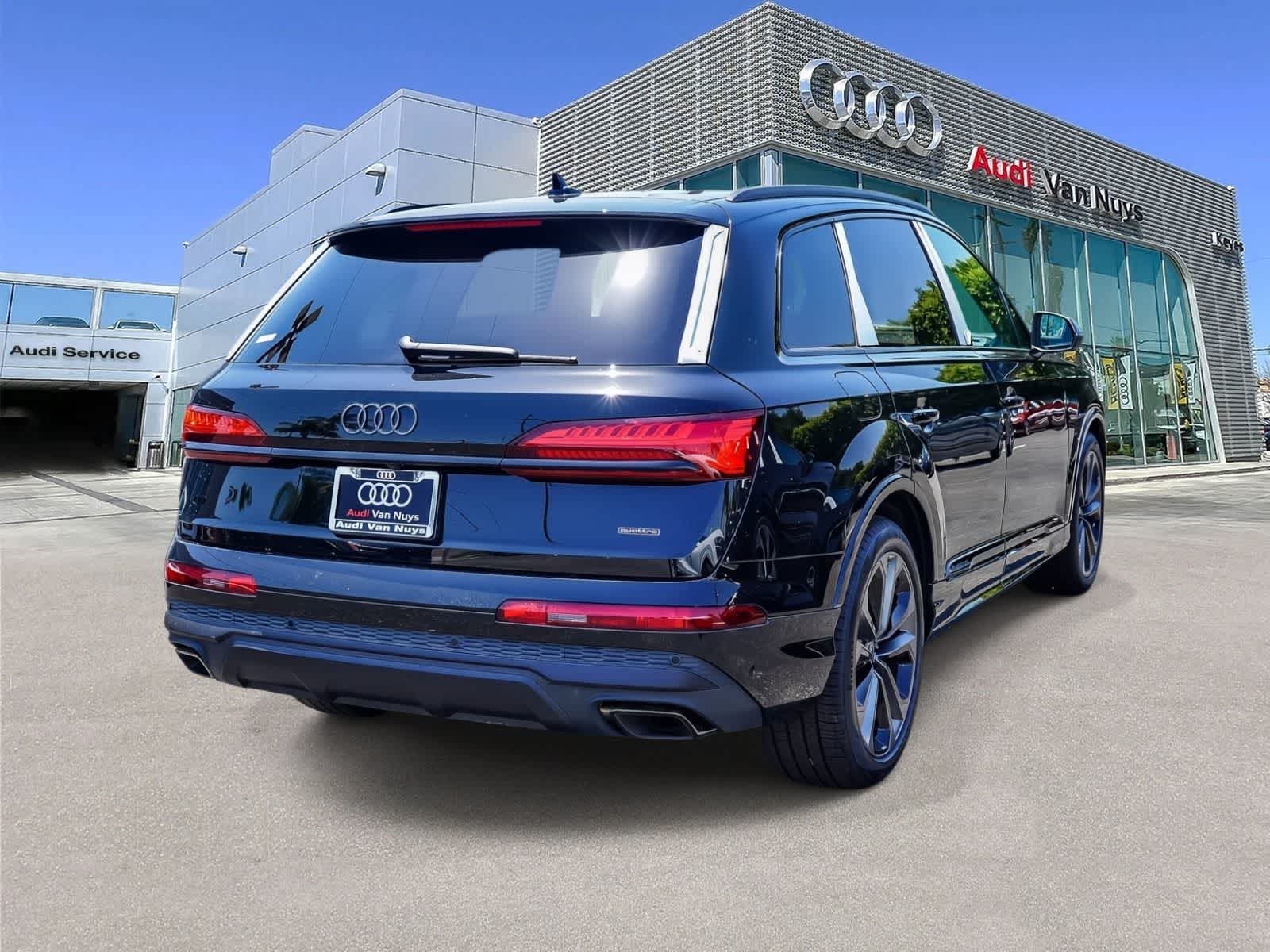 Thumbnail: 2026 Audi Q7 - 4