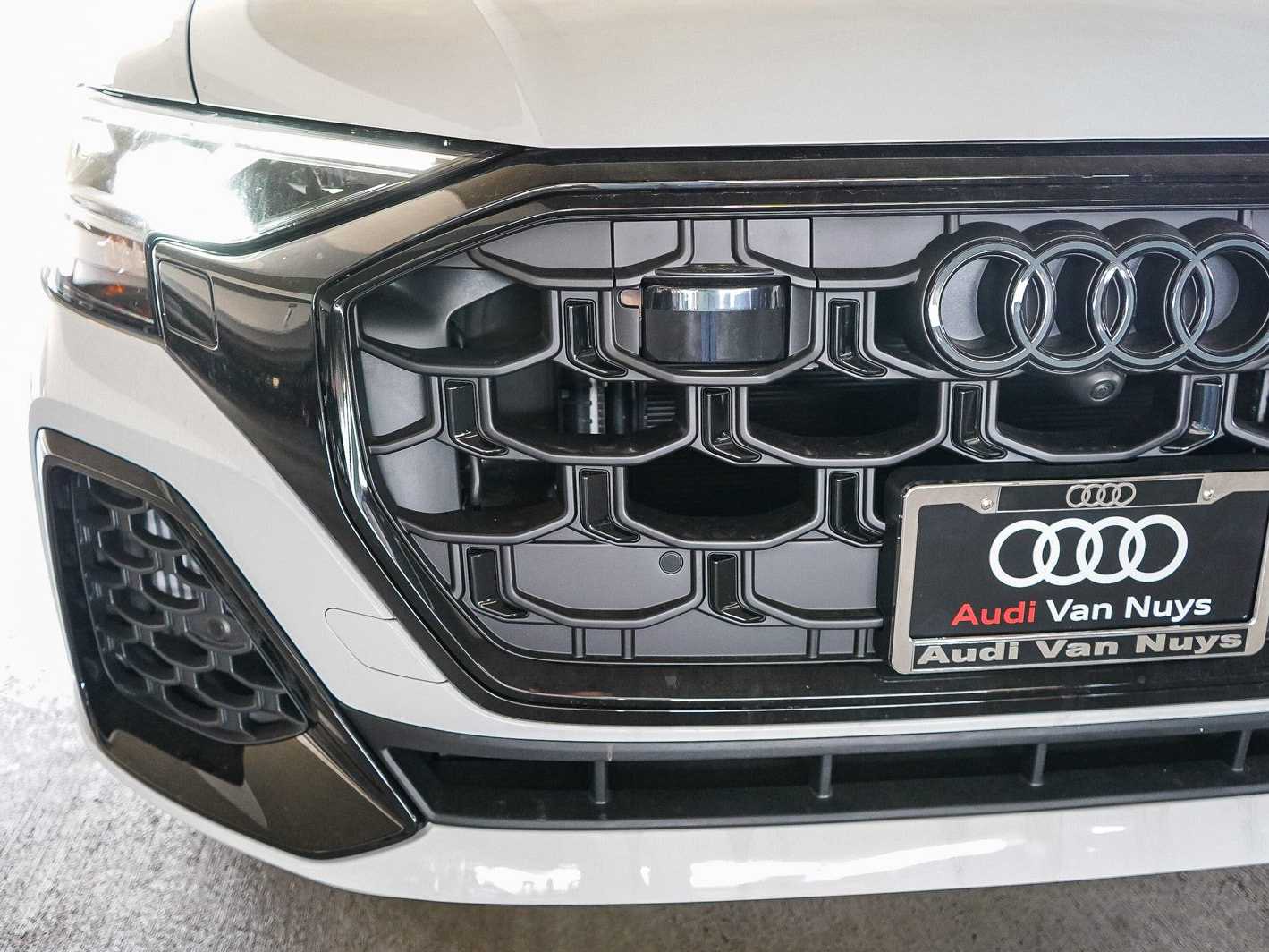 Thumbnail: 2026 Audi Q8 - 11