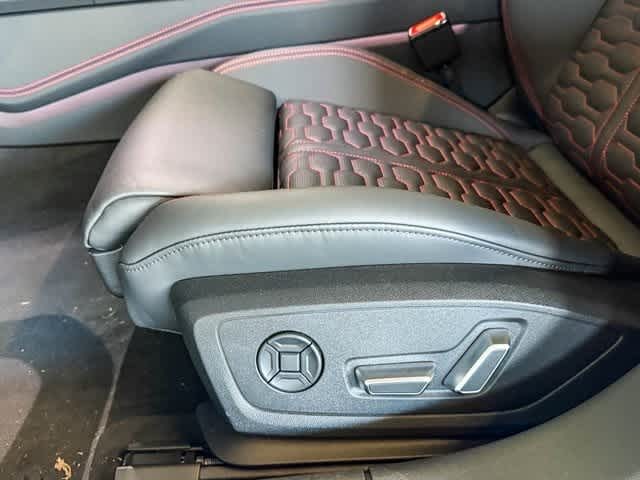 Thumbnail: 2025 Audi RS 7 - 21