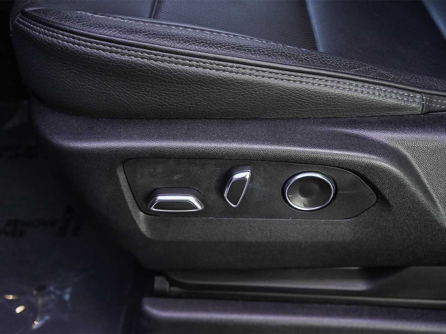 Thumbnail: 2025 GMC Yukon XL - 23