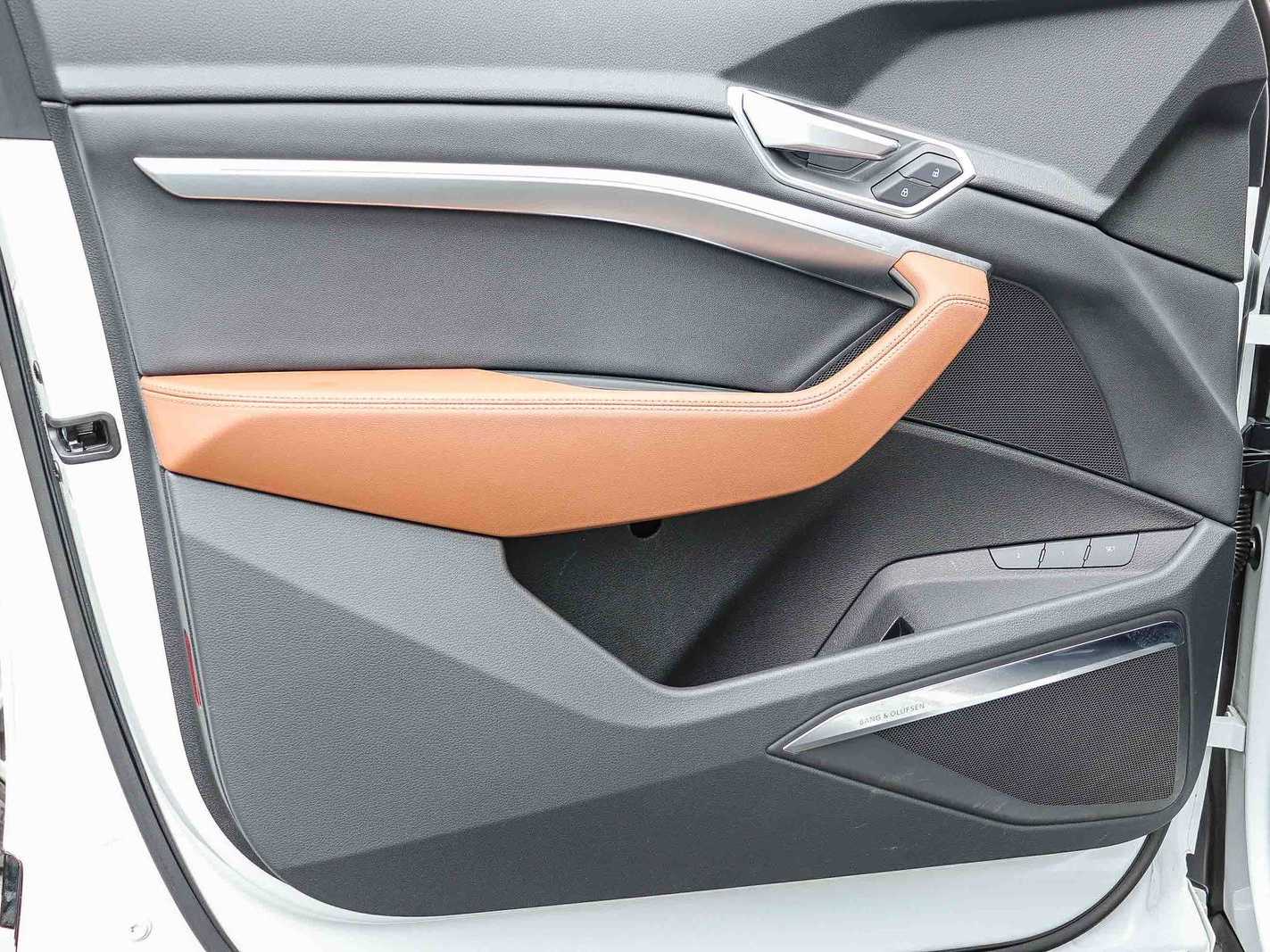 Thumbnail: 2023 Audi e-tron - 22