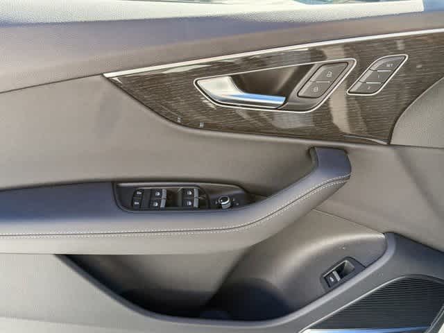 Thumbnail: 2025 Audi Q7 - 22