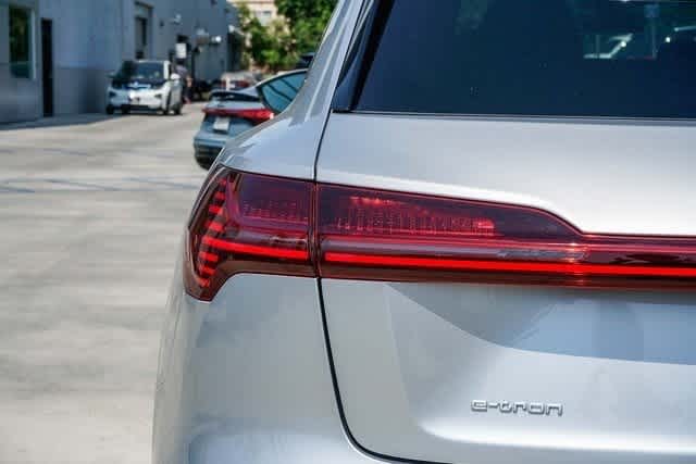 Thumbnail: 2022 Audi e-tron - 9