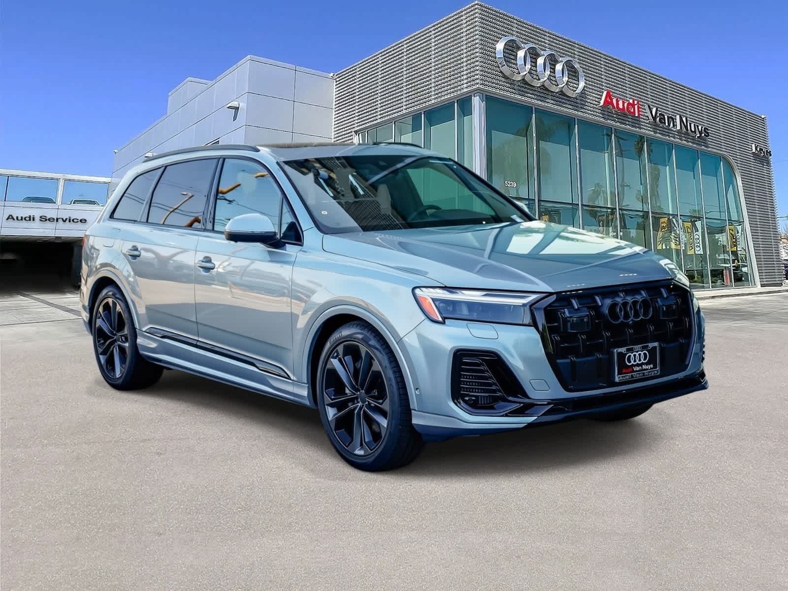 Thumbnail: 2026 Audi Q7 - 3