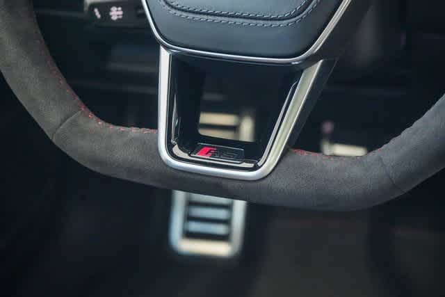 Thumbnail: 2025 Audi RS 6 - 21