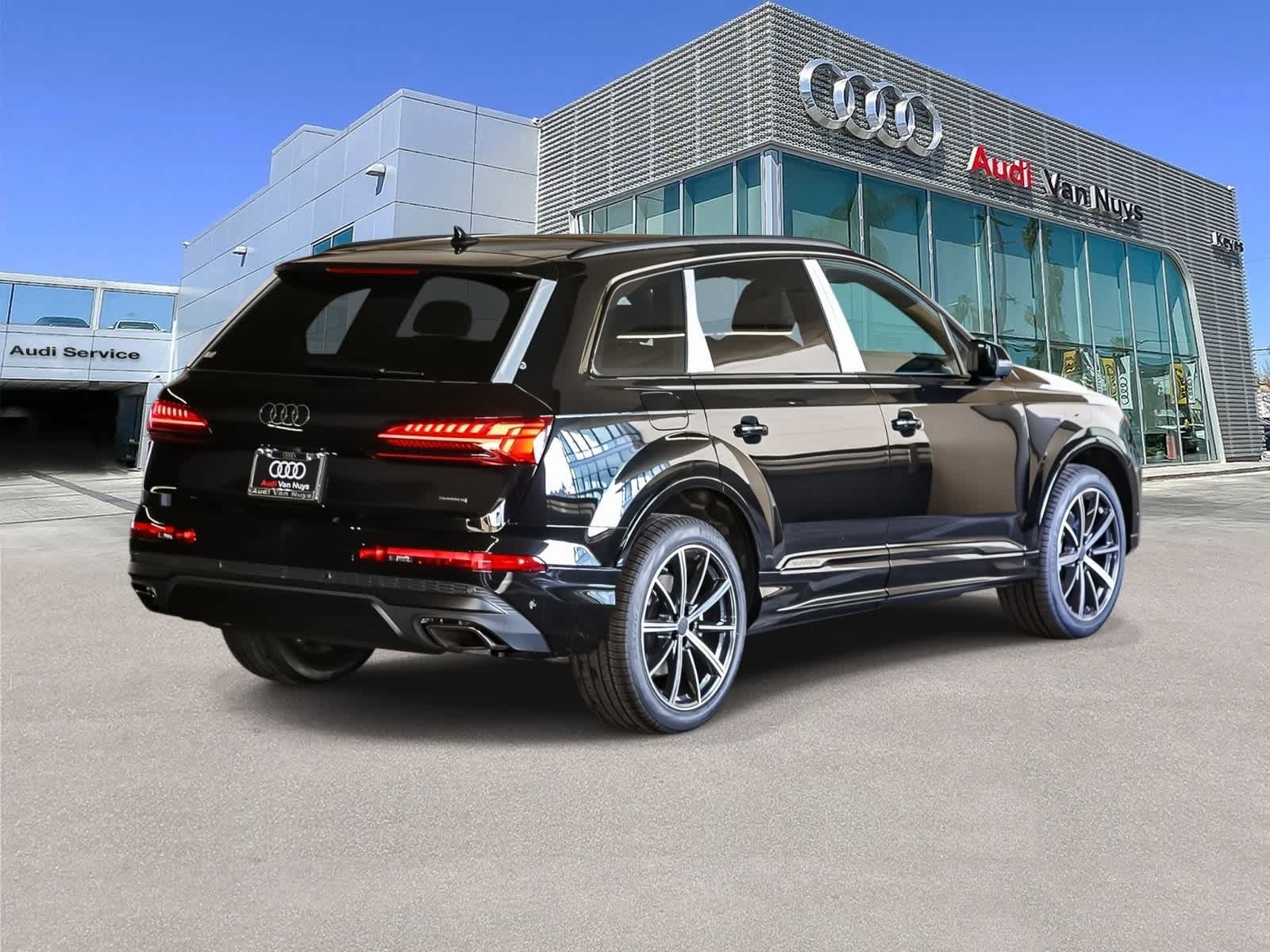 Thumbnail: 2026 Audi Q7 - 4