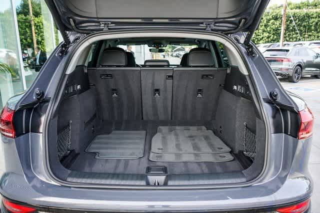 Thumbnail: 2025 Audi Q6 e-tron - 26