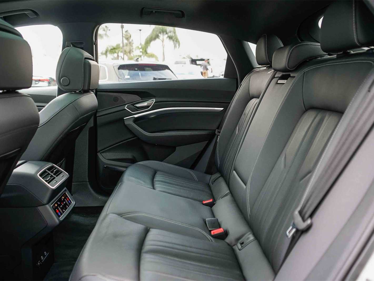 Thumbnail: 2024 Audi Q8 e-tron - 18