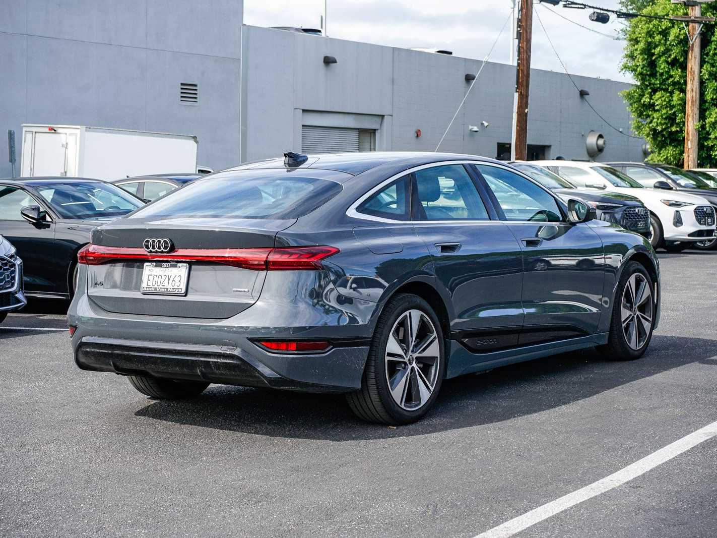 Thumbnail: 2025 Audi e-tron - 4