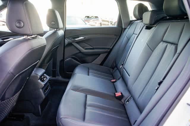 Thumbnail: 2025 Audi Q6 e-tron - 18