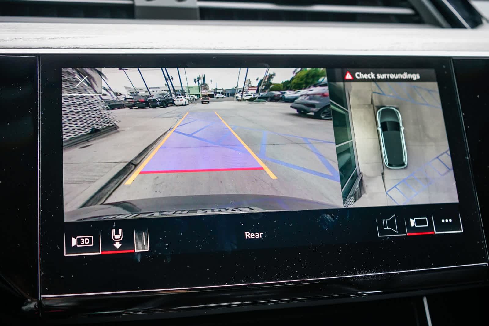 Thumbnail: 2023 Audi e-tron - 24