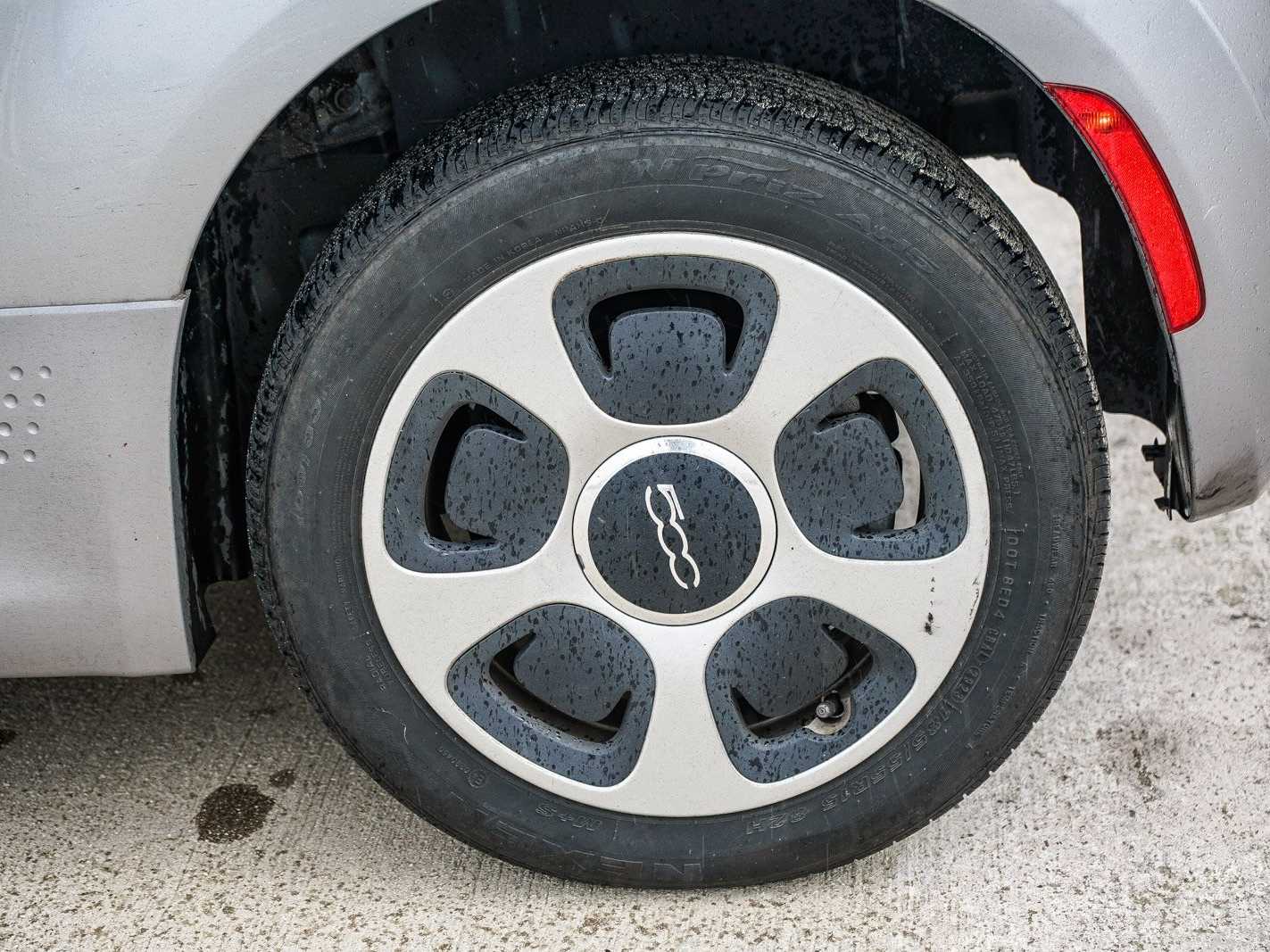 Thumbnail: 2018 Fiat 500e - 10