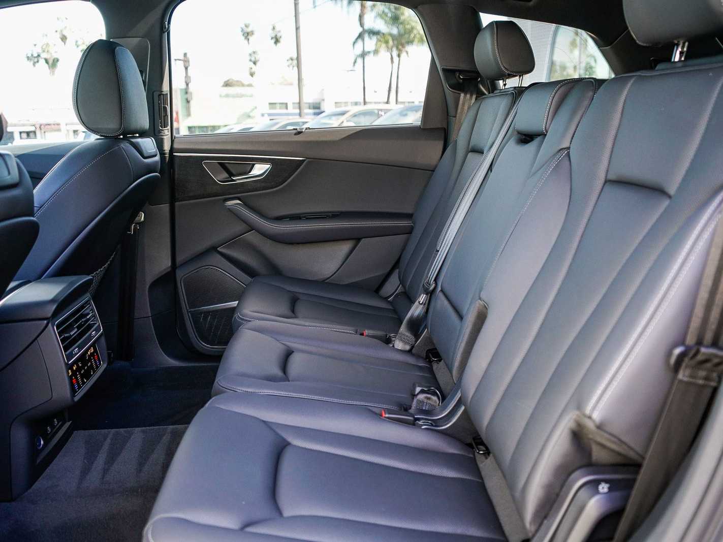 Thumbnail: 2025 Audi Q7 - 18