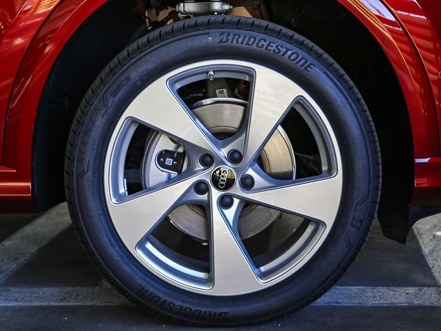 Thumbnail: 2025 Audi Q5 - 10