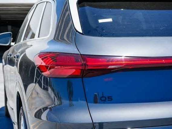 Thumbnail: 2025 Audi Q5 - 10
