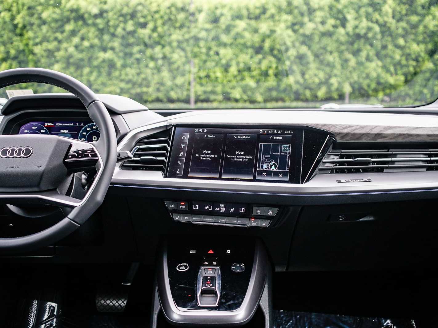 Thumbnail: 2023 Audi Q4 e-tron - 13