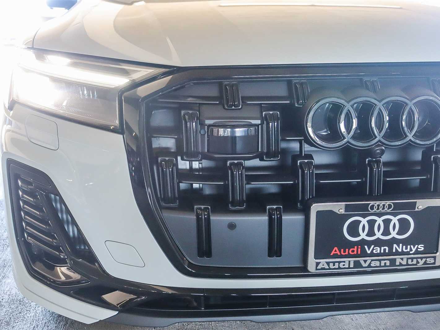 Thumbnail: 2026 Audi Q7 - 11