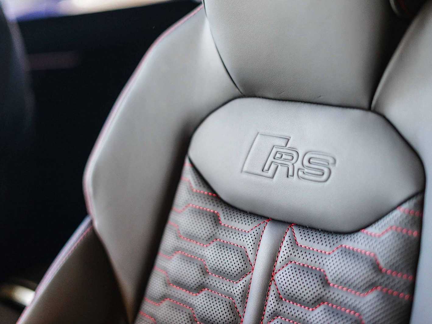 Thumbnail: 2025 Audi RS Q8 - 27