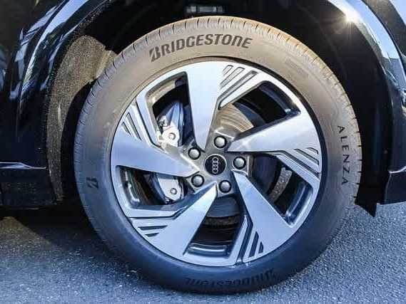 Thumbnail: 2025 Audi Q6 e-tron - 10