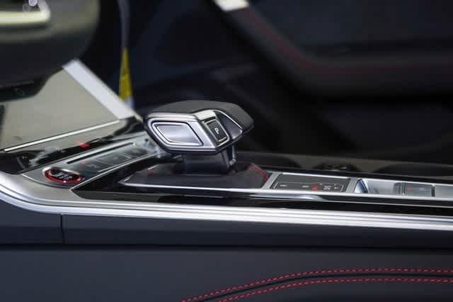 Thumbnail: 2025 Audi RS 6 - 25