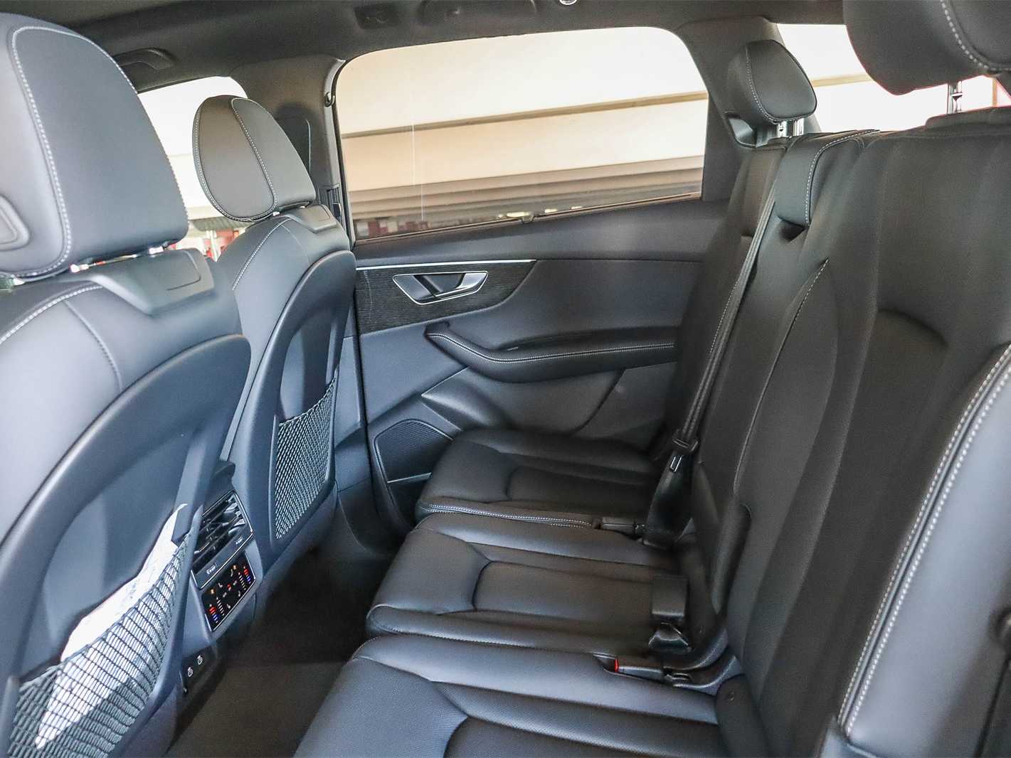 Thumbnail: 2026 Audi Q7 - 18