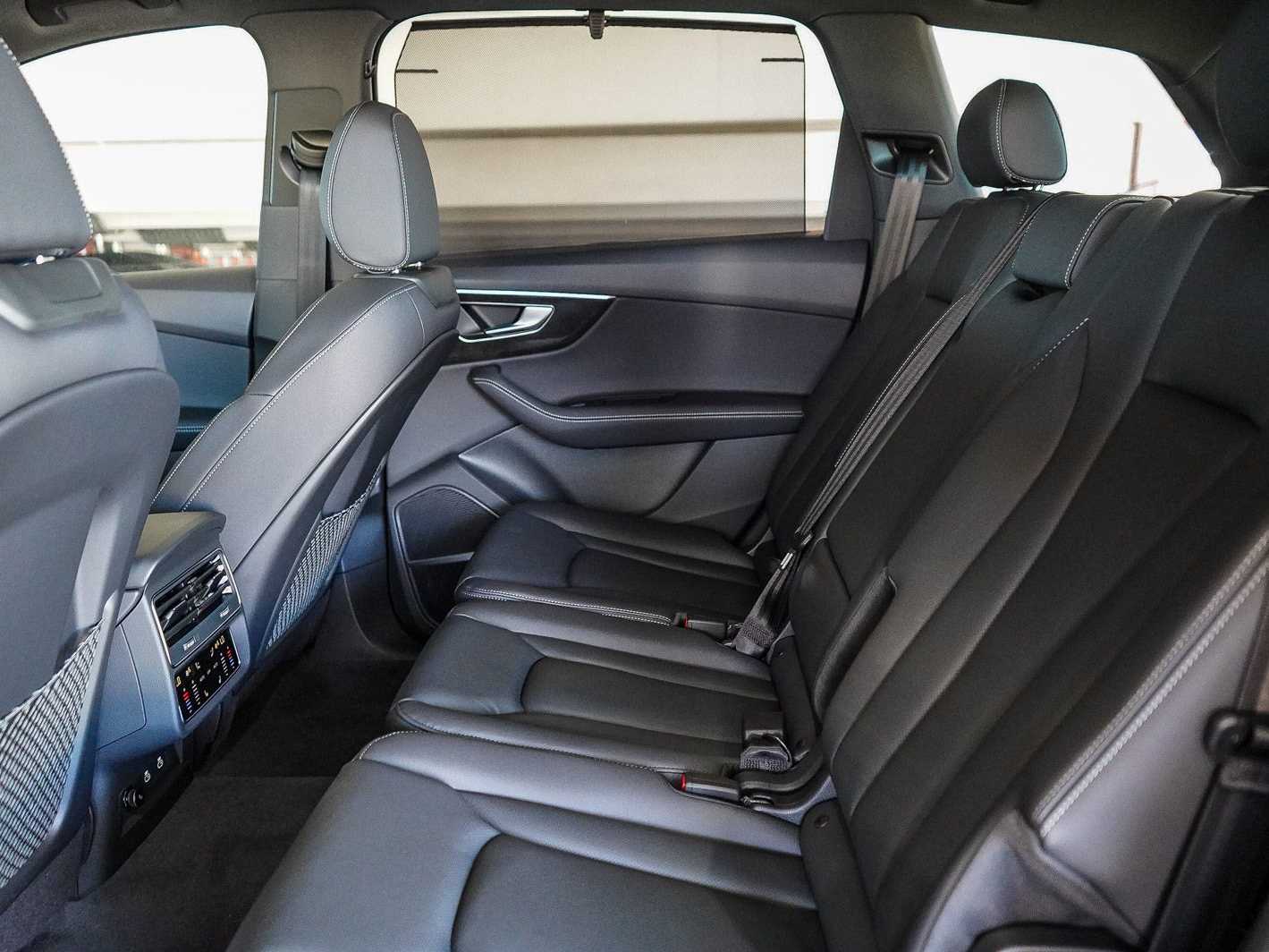 Thumbnail: 2026 Audi Q7 - 18