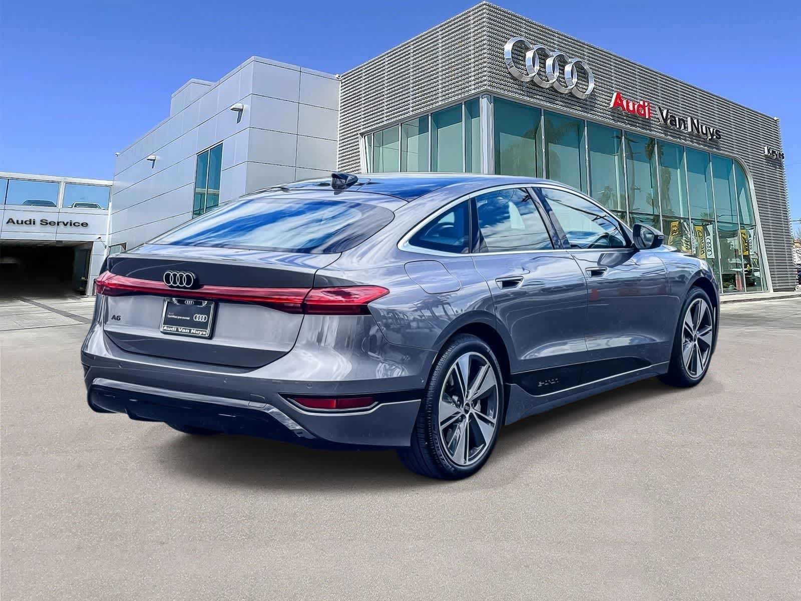 Thumbnail: 2025 Audi e-tron - 3