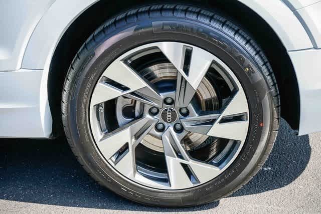 Thumbnail: 2022 Audi e-tron - 10