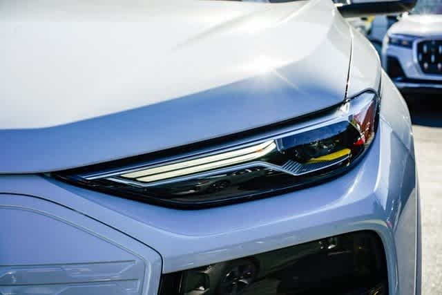 Thumbnail: 2025 Audi Q6 e-tron - 7