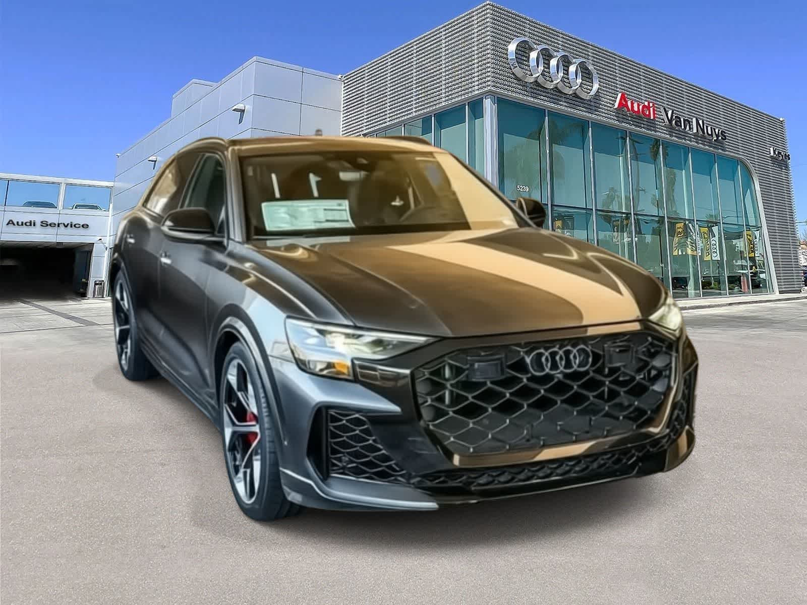 Thumbnail: 2026 Audi RS Q8 - 3