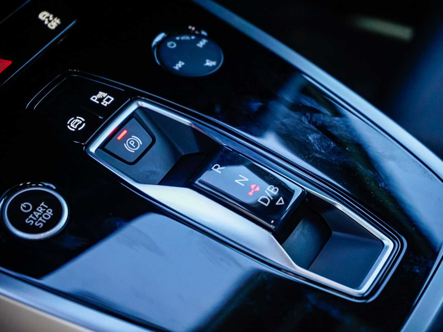 Thumbnail: 2023 Audi Q4 e-tron - 21