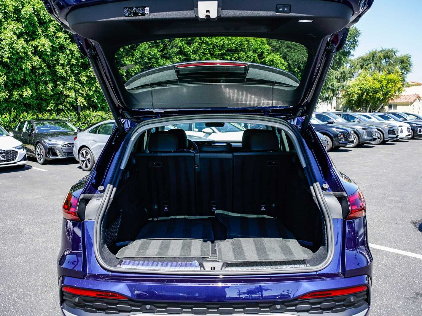 Thumbnail: 2025 Audi Q5 - 26