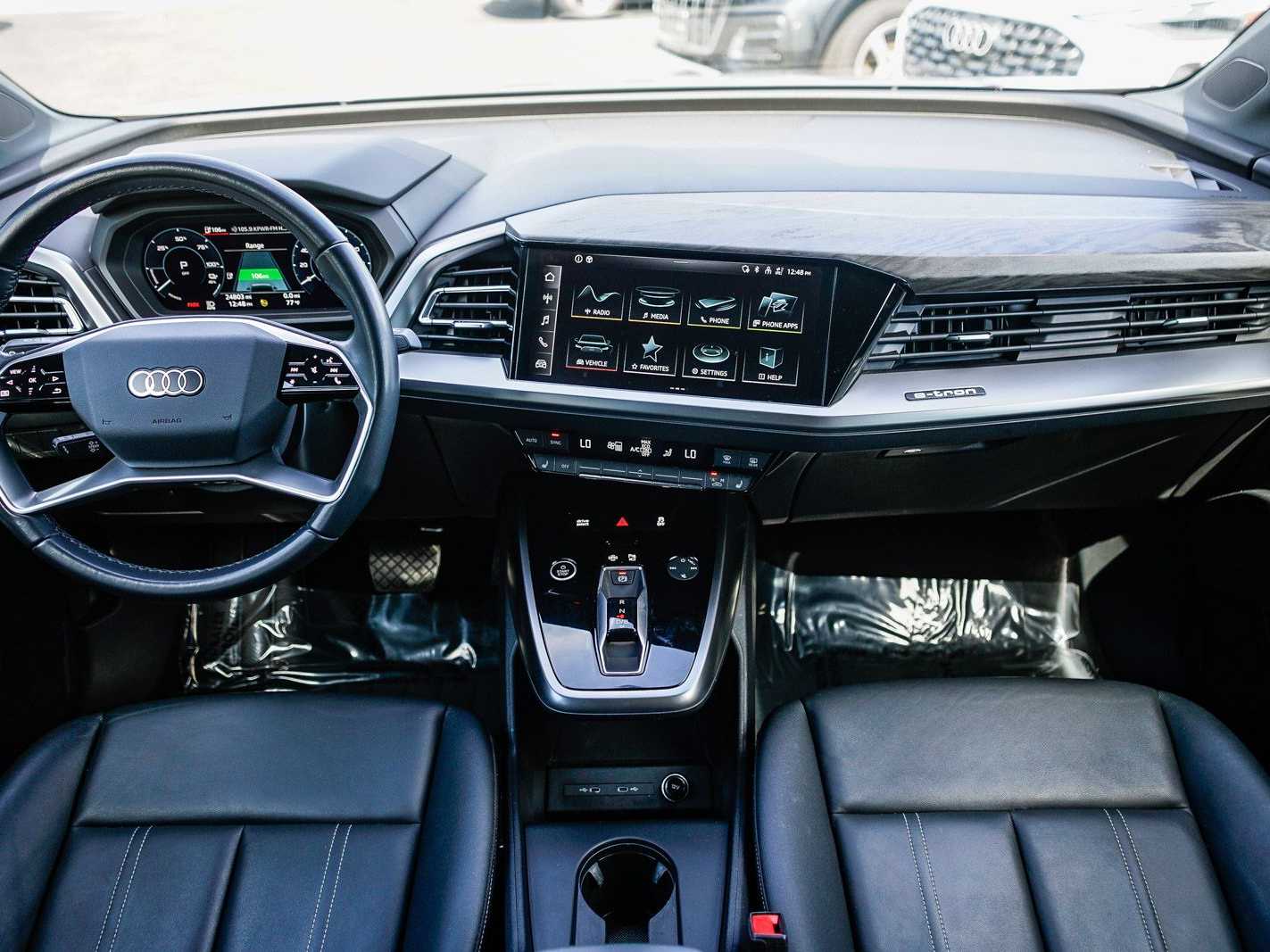 Thumbnail: 2023 Audi Q4 e-tron - 12