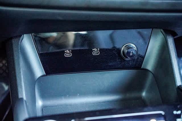 Thumbnail: 2025 Audi Q6 e-tron - 22