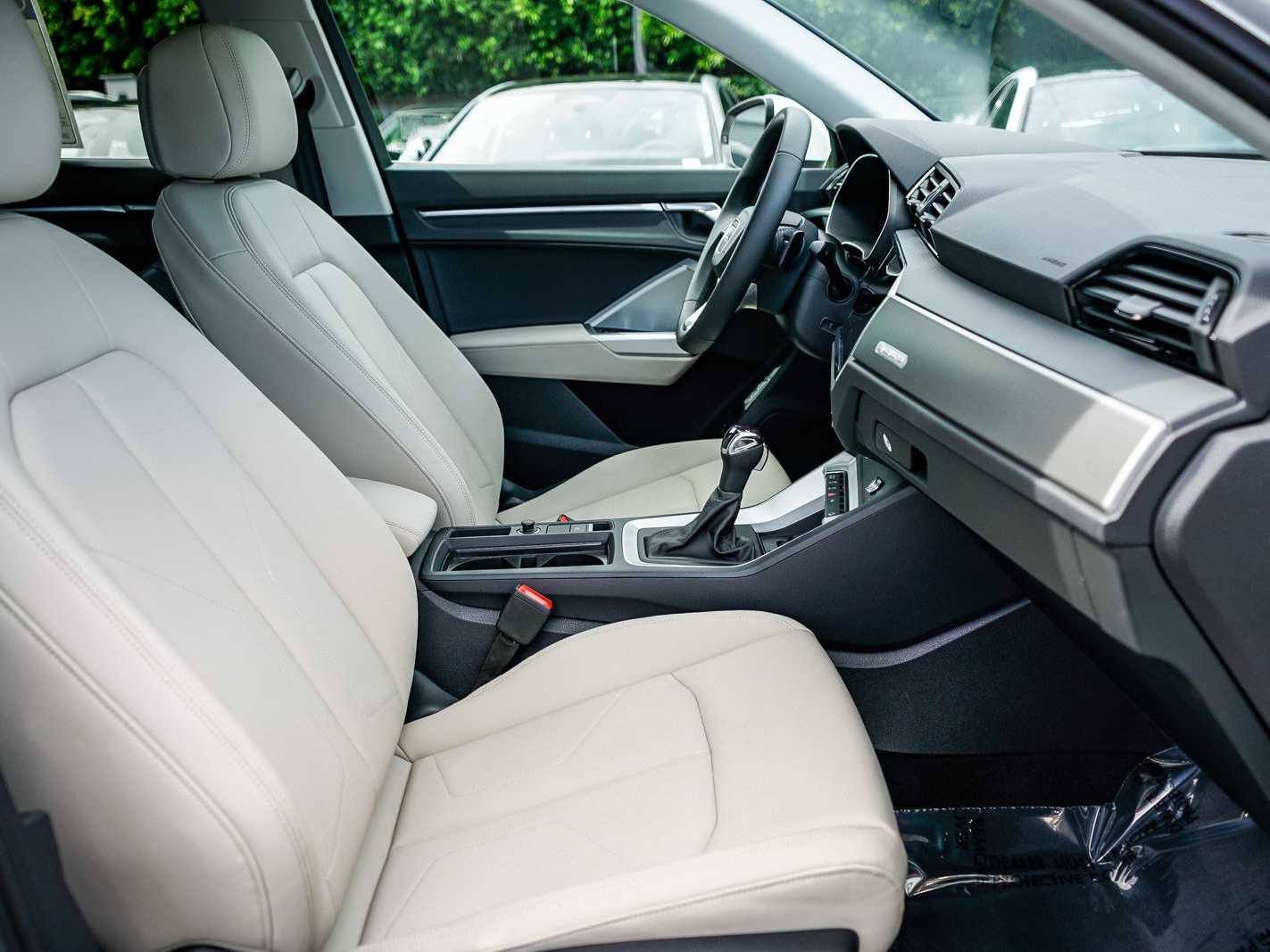 Thumbnail: 2025 Audi Q3 - 16