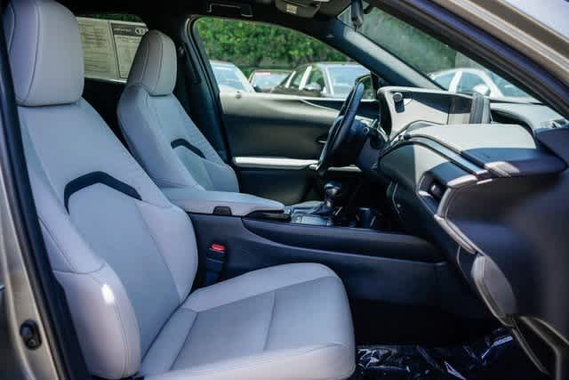 Thumbnail: 2020 Lexus UX - 15